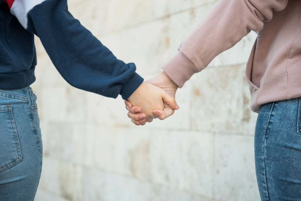 Como tomar a una chica de la mano (en la calle, U, etc)